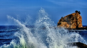 蔚蓝大海波涛大浪图片